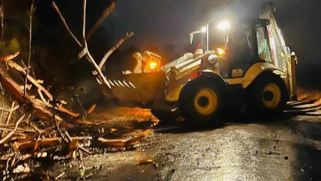 Alanya’da Gece Boyu Yağmur Mesaisi 5